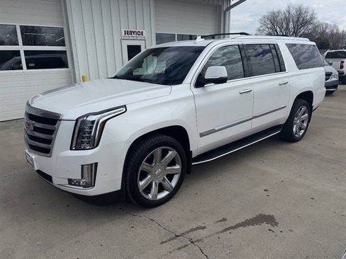 Used 2019 Cadillac Escalade ESV Luxury image 26