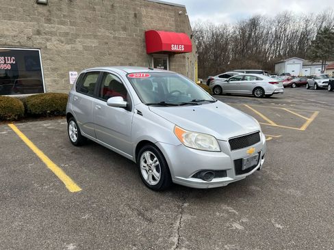 Used 2011 Chevrolet Aveo5 LT w/ Power and Convenience Package image 3