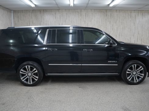 Used 2019 GMC Yukon XL Denali w/ Denali Ultimate Package image 5