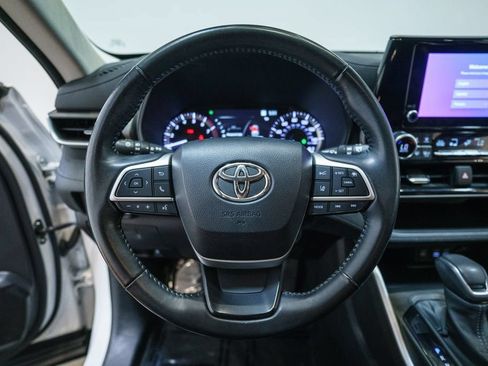 Used 2023 Toyota Highlander LE FWD image 13