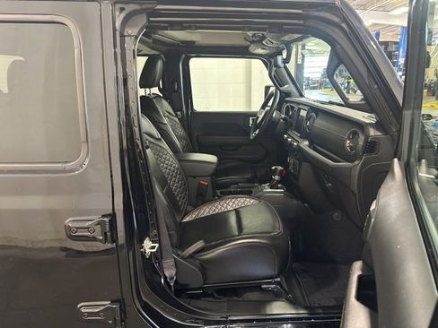 Used 2023 Jeep Gladiator Overland image 10