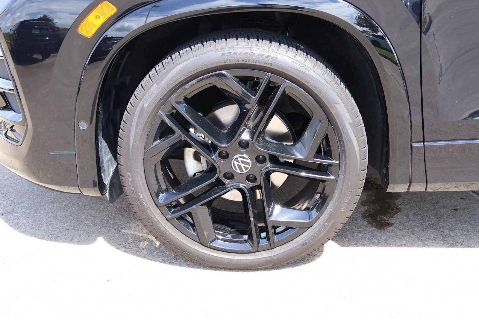 Used 2026 Volkswagen Tiguan SE R-Line FWD image 8
