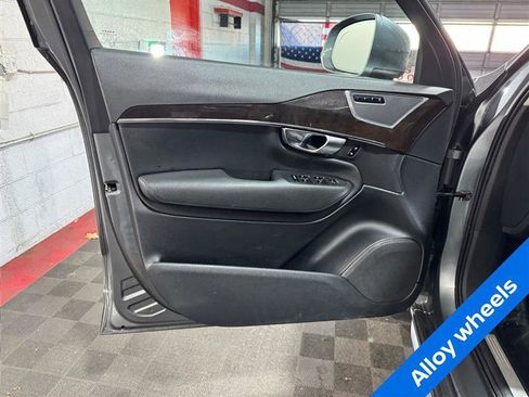 Used 2017 Volvo XC90 T6 Momentum w/ Vision Package image 7