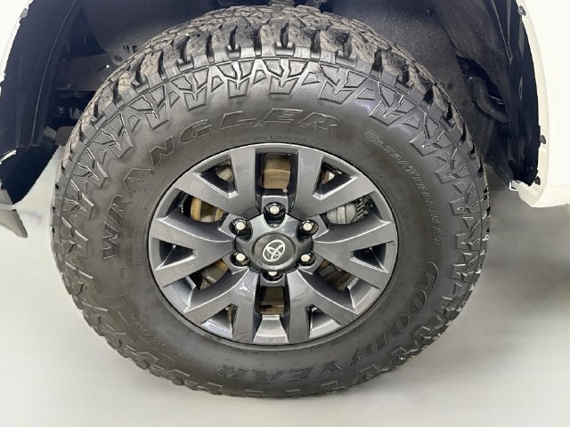 Used 2023 Toyota Tacoma SR5 w/ Technology Package RWD image 37