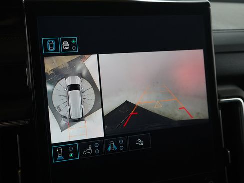 Used 2025 GMC Yukon XL Denali AWD/4WD image 26