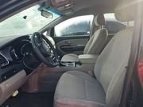 Used 2021 Kia Sedona LX image 7
