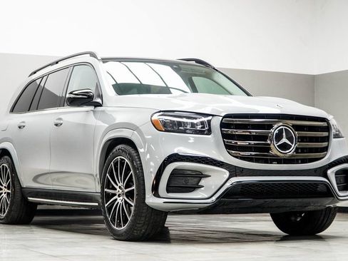 Used 2024 Mercedes-Benz GLS 580 4MATIC image 8