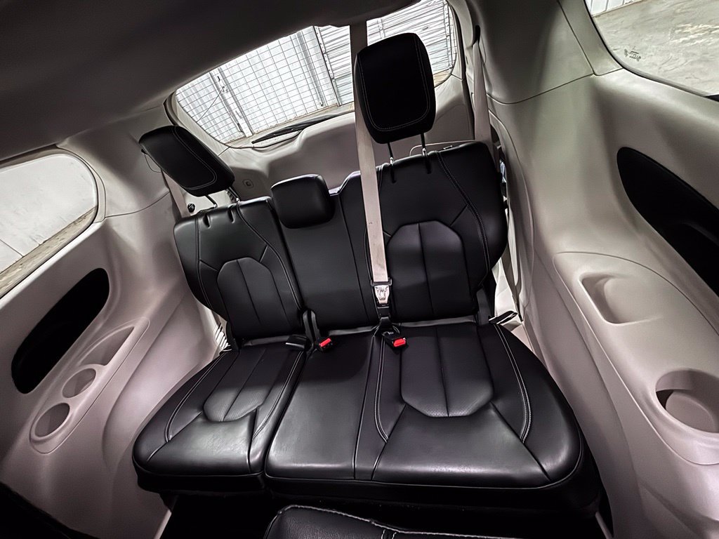 Used 2024 Chrysler Pacifica Limited FWD image 26