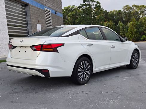 Used 2025 Nissan Altima 2.5 SV FWD image 7