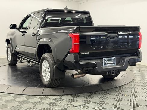 Used 2026 Toyota Tacoma SR5 AWD/4WD image 12