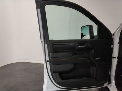 Used 2025 GMC Sierra 2500 AT4 image 26