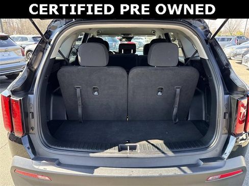 Used 2022 Kia Sorento LX image 12