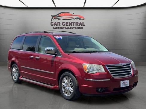 Used 2010 Chrysler Town & Country Limited w/ Trailer Tow Group FWD image 7