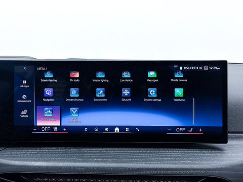 Used 2025 BMW 330i Sedan w/ M Sport Package image 21