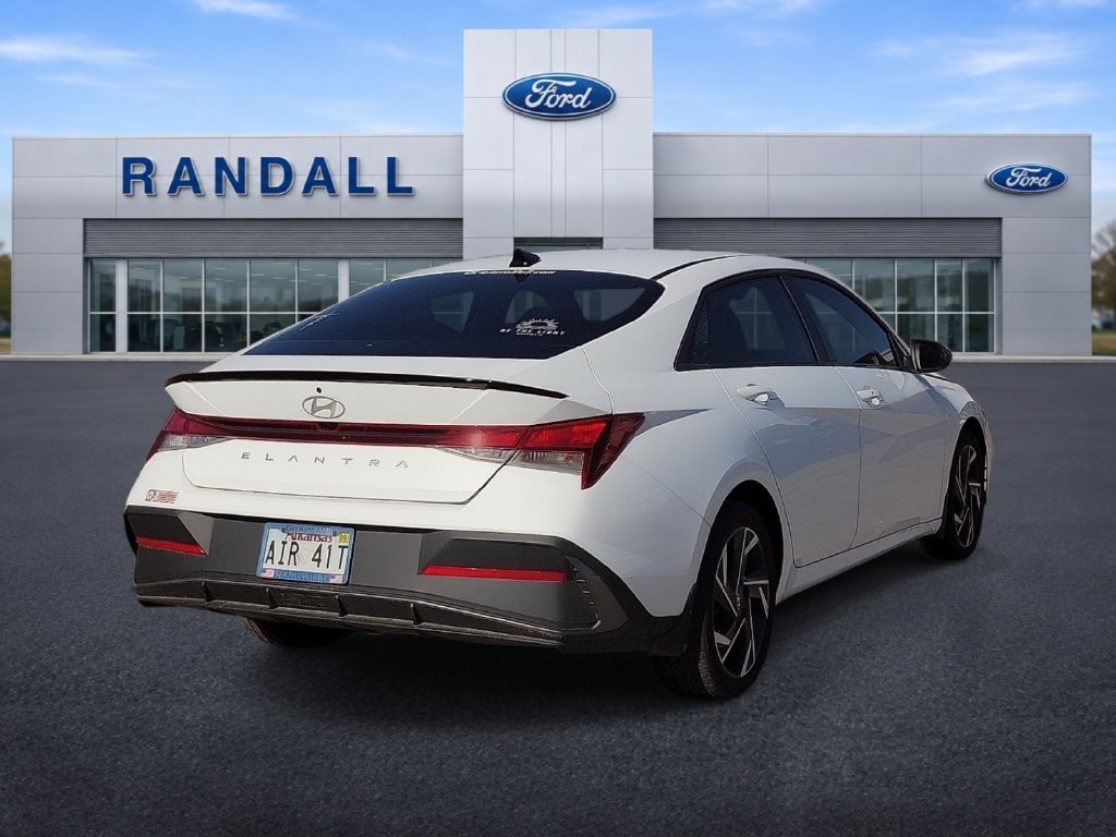 Used 2025 Hyundai Elantra Sport FWD image 5
