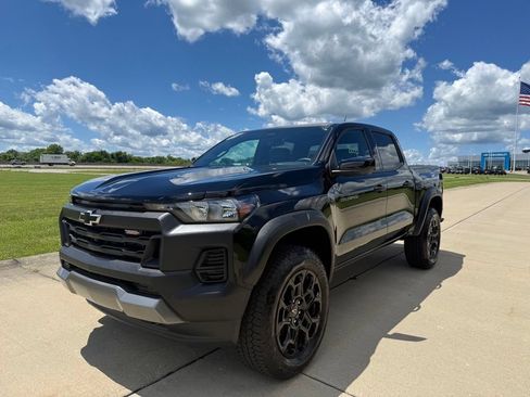 Used 2026 Chevrolet Colorado Trail Boss AWD/4WD image 8