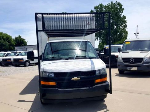 Used 2018 Chevrolet Express 3500 image 4