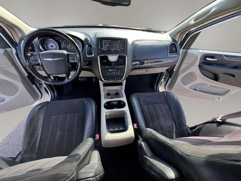 Used 2015 Chrysler Town & Country Limited FWD image 9