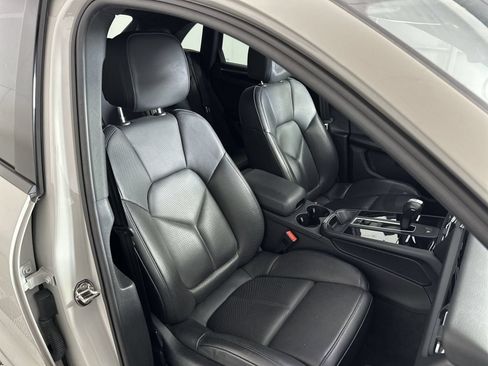 Used 2023 Porsche Macan AWD/4WD image 27