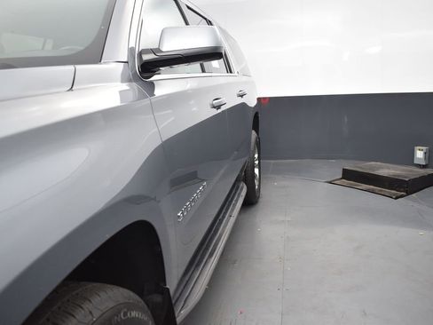 Used 2020 Chevrolet Suburban LT image 39