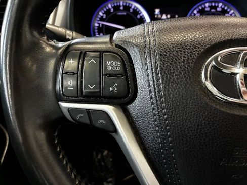 Used 2019 Toyota Highlander Limited FWD image 22