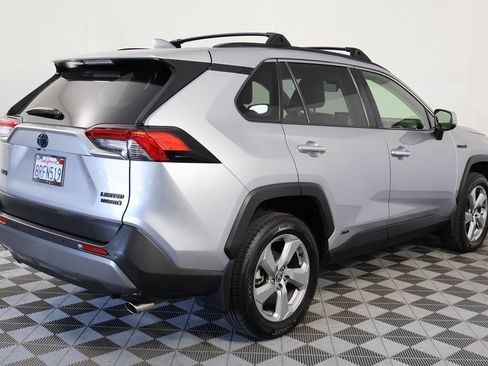 Used 2020 Toyota RAV4 Limited AWD/4WD image 4