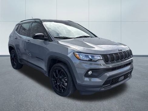 Used 2023 Jeep Compass Altitude image 2