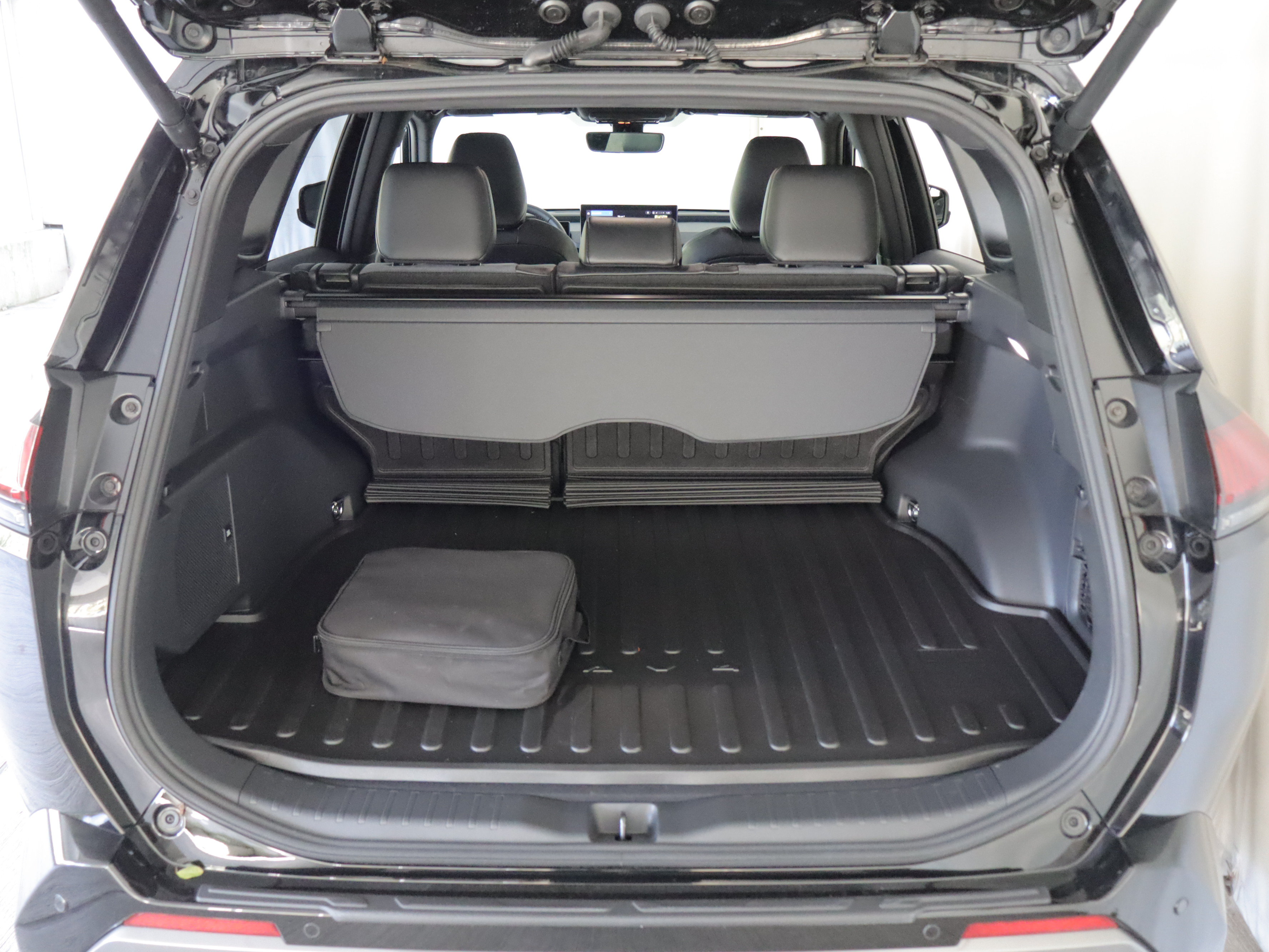 Used 2026 Toyota RAV4 XSE w/ Weather Package AWD/4WD image 21