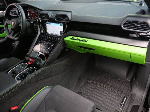 Used 2024 Lamborghini Urus S AWD/4WD image 25