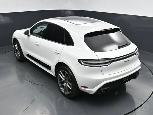 Used 2025 Porsche Macan AWD/4WD image 17