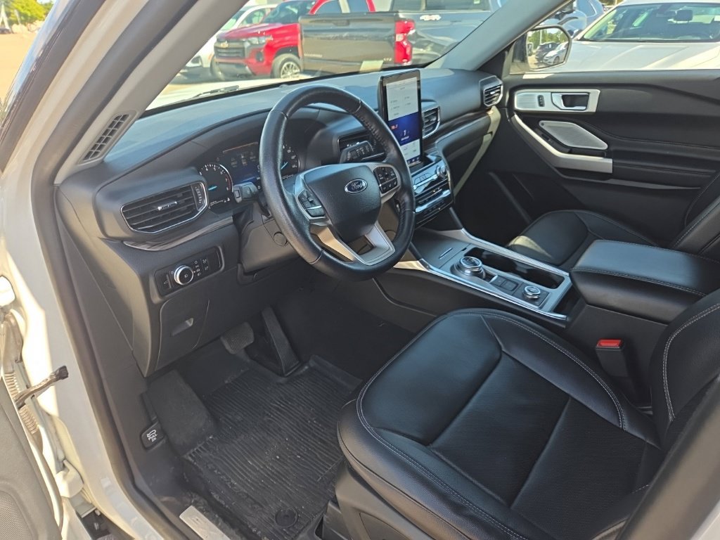 Used 2023 Ford Explorer Limited w/ Limited Technology Package AWD/4WD image 16