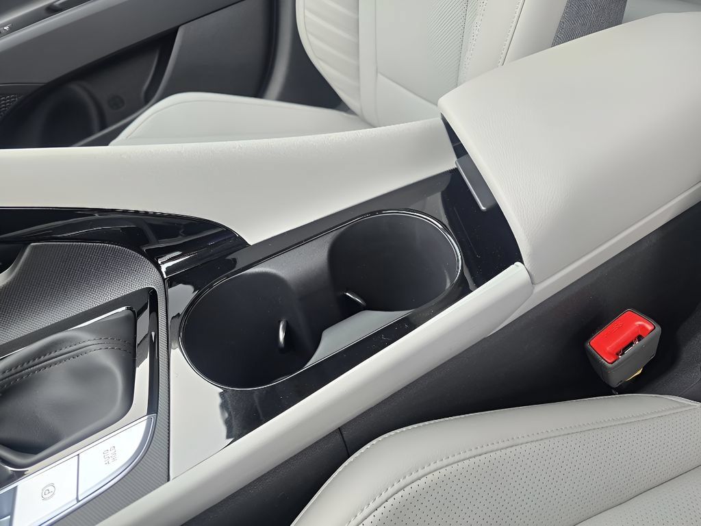 New 2026 Hyundai Elantra Limited FWD image 21