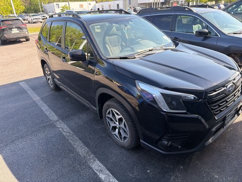 Used 2023 Subaru Forester Premium AWD/4WD image 1