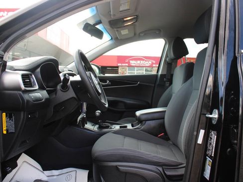 Used 2018 Kia Sorento FWD image 9