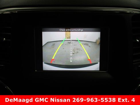 Used 2020 Jeep Grand Cherokee Laredo image 25