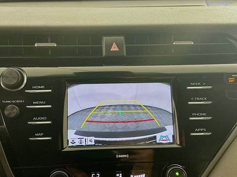 Used 2020 Toyota Camry SE w/ Convenience Package FWD image 21