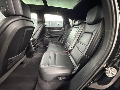 Certified 2025 Porsche Cayenne S image 19