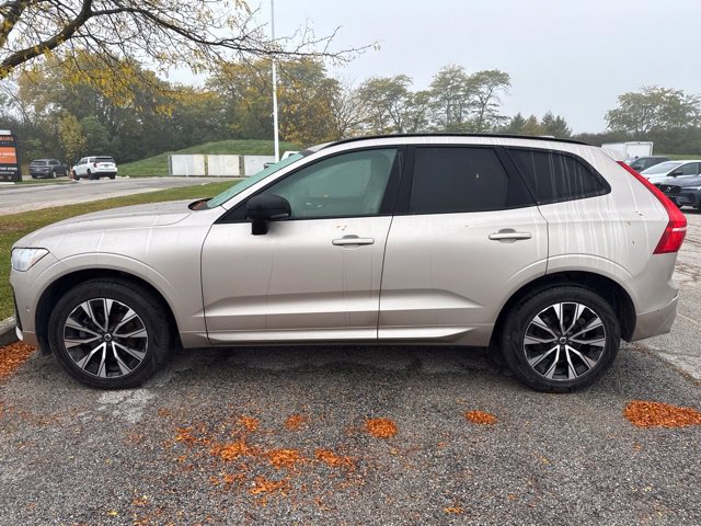 Used 2024 Volvo XC60 B5 Plus w/ Climate Package AWD/4WD image 3