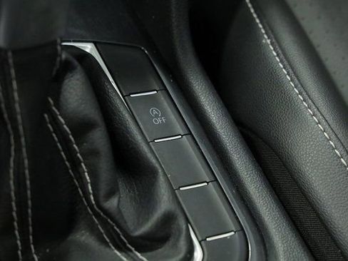 Used 2022 Volkswagen Tiguan SE image 26