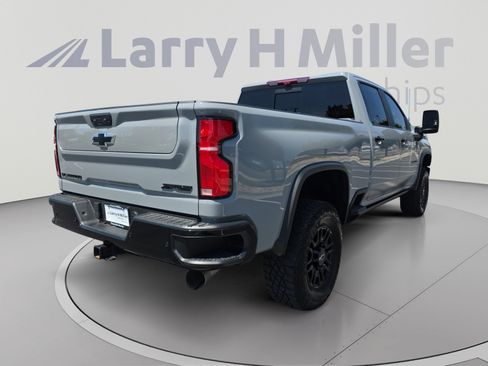 Used 2024 Chevrolet Silverado 2500 ZR2 w/ Technology Package AWD/4WD image 5