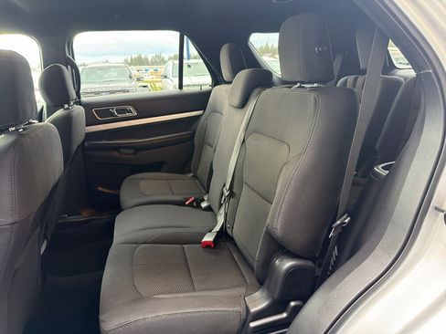 Used 2017 Ford Explorer XLT image 34