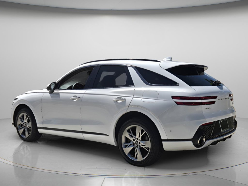 Used 2022 Genesis GV70 3.5T Sport w/ Sport Advanced Package AWD/4WD image 8