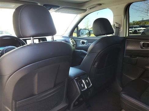 Certified 2023 Kia Sorento SX image 12