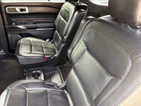 Used 2020 Ford Explorer XLT w/ Equipment Group 202A AWD/4WD image 13