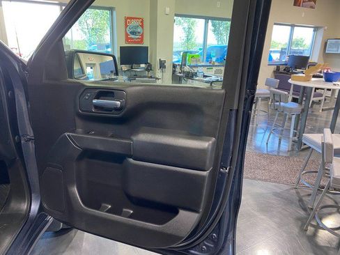 Used 2020 Chevrolet Silverado 1500 Custom w/ Custom Value Package image 19