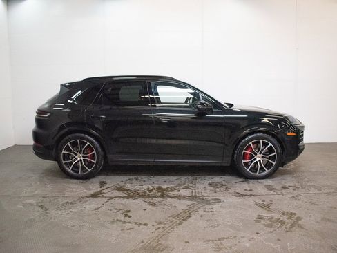 Certified 2024 Porsche Cayenne S image 9