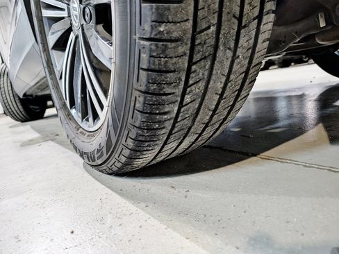 Used 2019 Volkswagen Tiguan SEL image 58