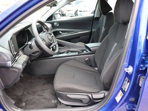 Used 2023 Hyundai Elantra SEL FWD image 14