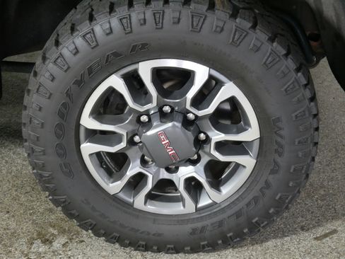 Certified 2022 GMC Sierra 2500 AT4 w/ AT4 Preferred Package AWD/4WD image 15