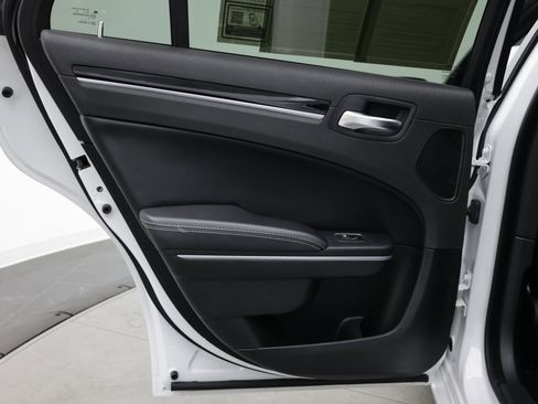 Used 2022 Chrysler 300 S RWD image 37